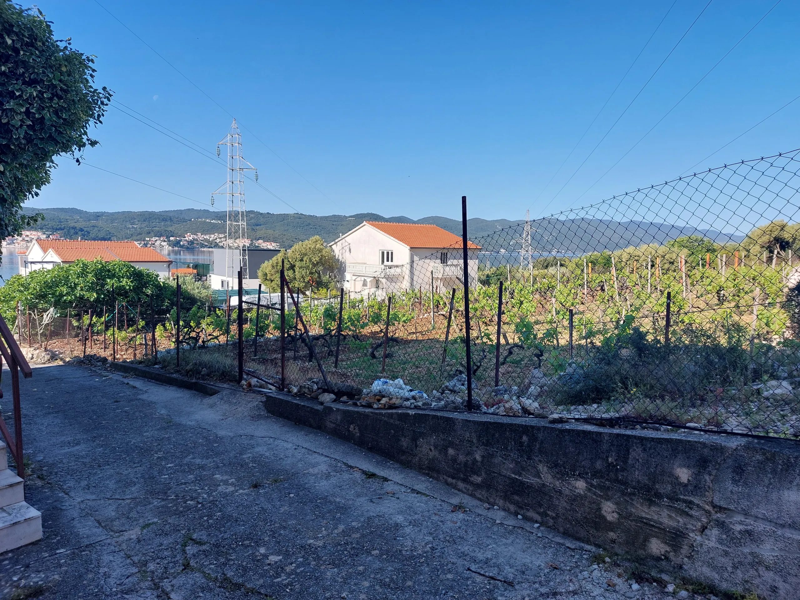 Građevinsko zemljište s predivnim pogledom na Pelješki kanal i Korčulu