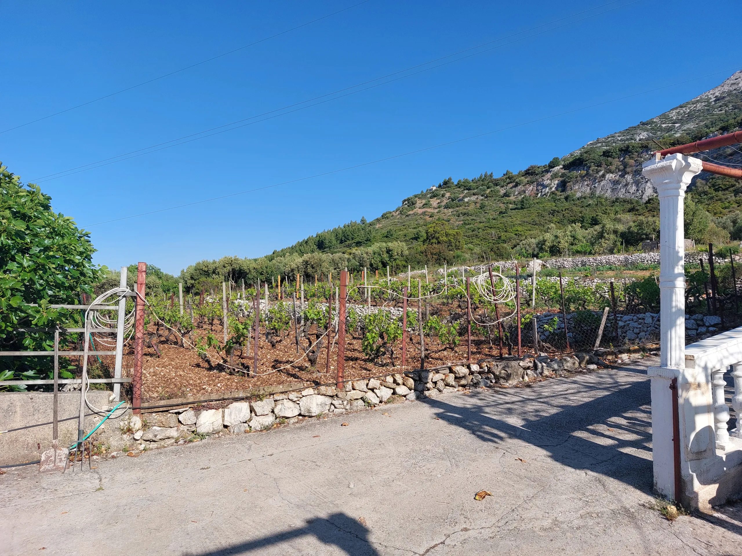 Građevinsko zemljište s predivnim pogledom na Pelješki kanal i Korčulu