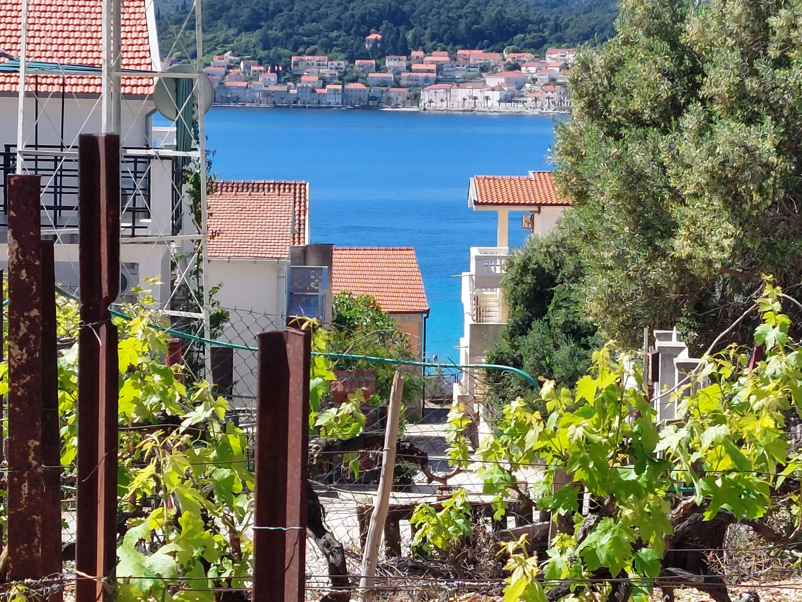 Građevinsko zemljište s predivnim pogledom na Pelješki kanal i Korčulu