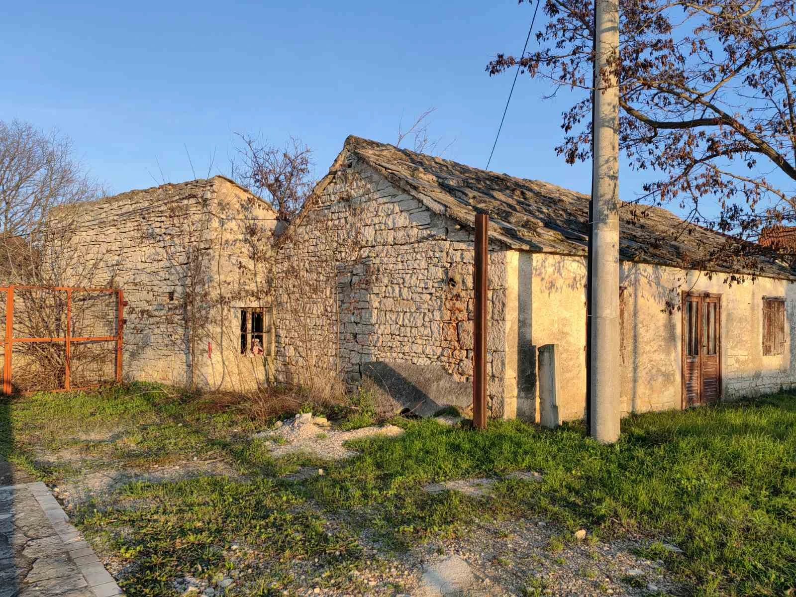 PRODAJA - KUĆA 119m2 + DODATNI OBJEKT 60m2 + KONOBA 60m2 - BENKOVAC 